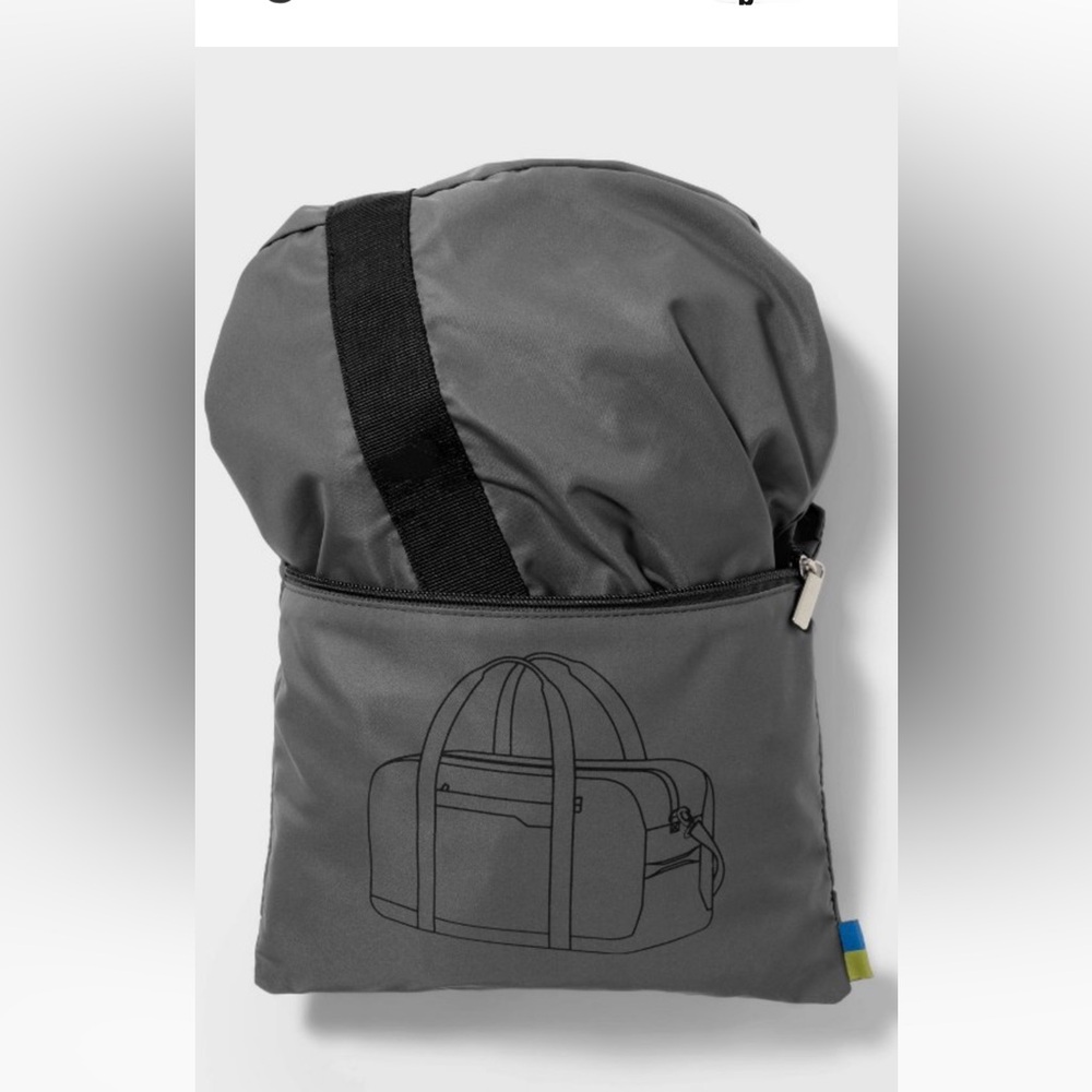 DUFFLE BAG by A New Day Charcoal Perfect for on the go.
Pouch to stow away.